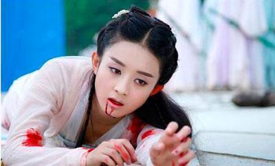 同是吐血照,丽颖让人心碎,诗诗我见犹怜,谁更逼真?