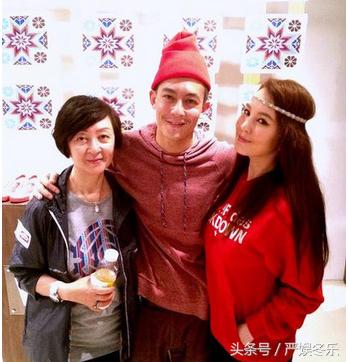 36岁陈冠希近照：全家颜值爆表，与大姐长得很像，二姐美艳动人