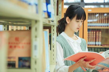 她现在眯眯眼加鼠牙，真丑成阆苑奇葩，快点去求林允的整牙秘诀！