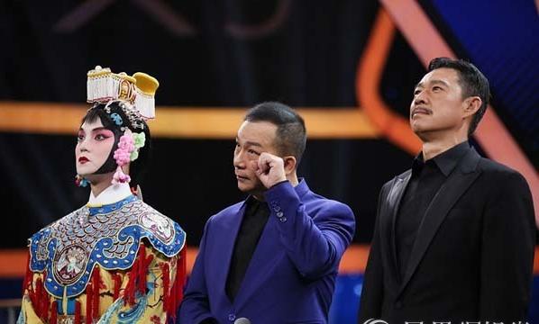 尹正陈晓纷纷反串虞姬怀念致敬张国荣:一个丑哭,一个美死!