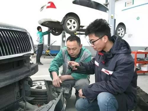 完了!剐蹭了!我该怎么走保险?