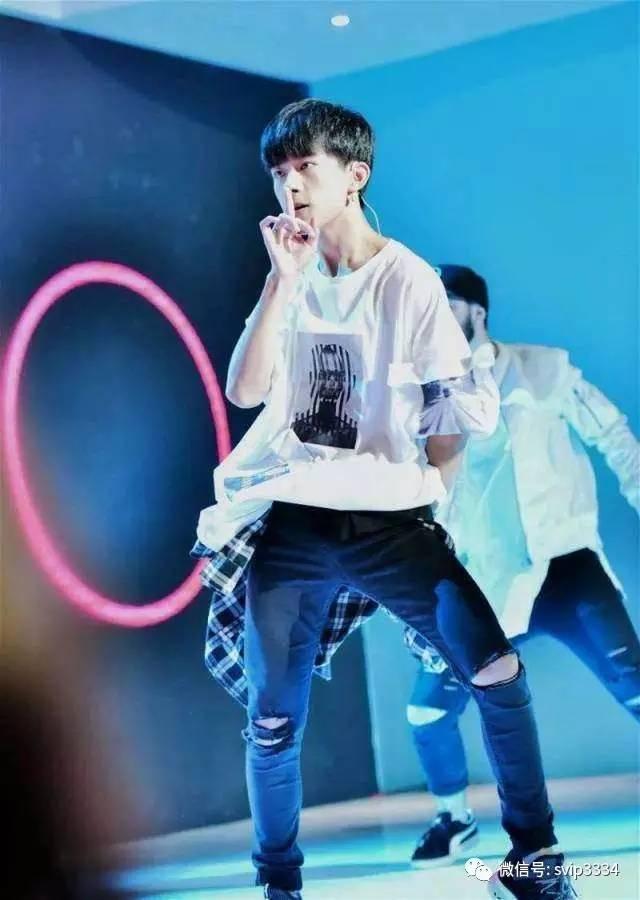 TFBOYS易烊千玺的故事,故事很长,请耐心看完! TFBOYS易烊千玺的故事,故事很长,请耐心看完!