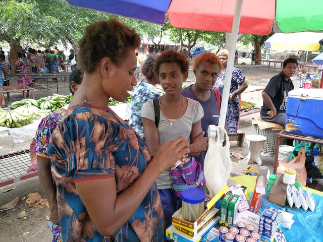 在神秘的食人族国度，土著教我吃&ldquo;醉槟郎&rdquo;