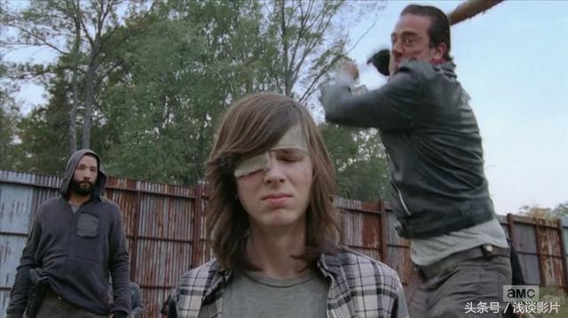 《行尸走肉》第七季16集本季终：垃圾城寨叛变，萨沙自杀变丧尸