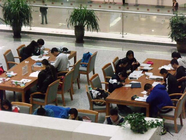 孩子抱怨寒假作业太多，家长该如何回应