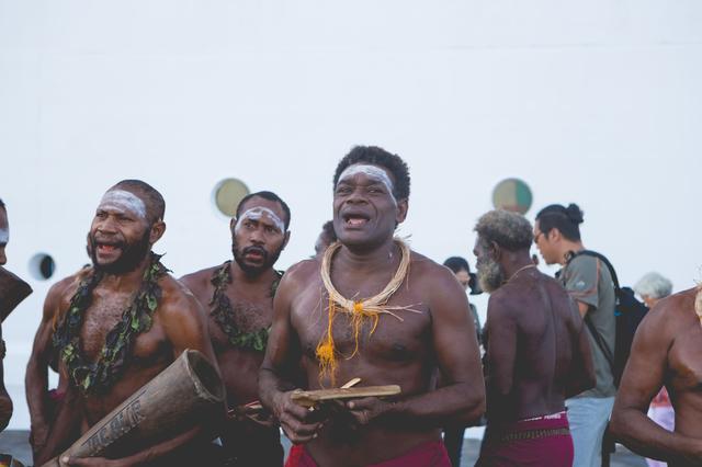 在神秘的食人族国度，土著教我吃&ldquo;醉槟郎&rdquo;