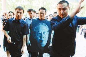 《家有儿女》中的&ldquo;爷爷&rdquo;文兴宇去世，网友纷纷表示怀念！