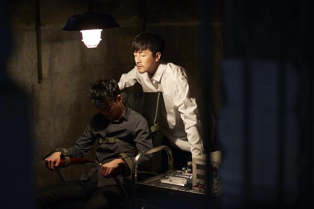 北大硕士，曾一人对阵三大影帝，现成新晋禁欲系男神！