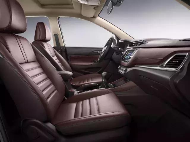 长安V标首款MPV凌轩上市,售价6.79万-8.09万元