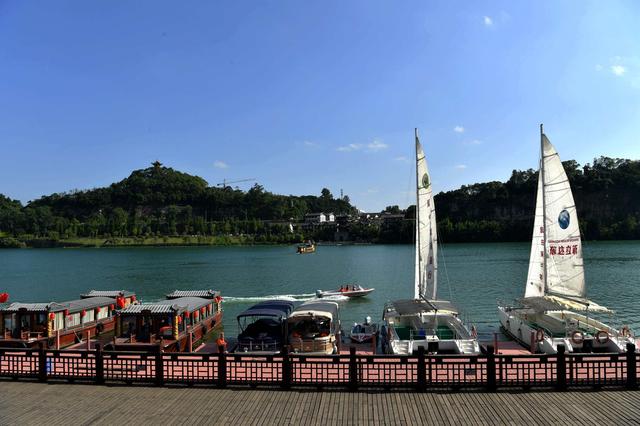 阆中旅游景点_阆中旅游收入(3)