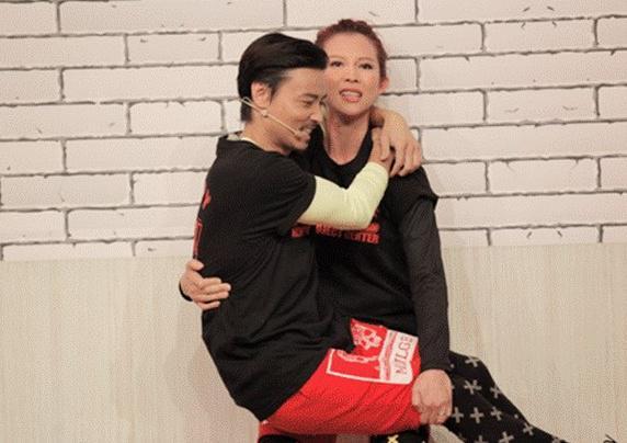 迪丽热巴能抱起于朦胧!论女抱男最厉害的还要属范冰冰