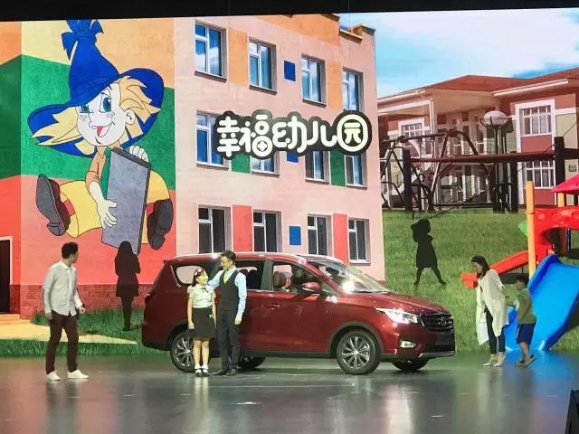 长安V标首款MPV凌轩上市,售价6.79万-8.09万元