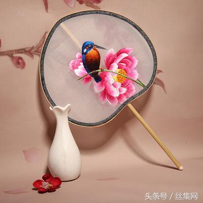 绸扇艺术--粉面含春威不露,丹唇未启笑先闻_丝