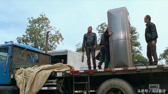 《行尸走肉》第七季16集本季终：垃圾城寨叛变，萨沙自杀变丧尸
