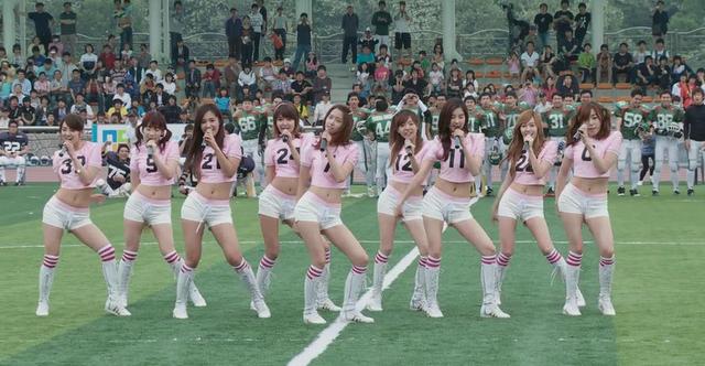 女明星的膝盖为啥是粉色的？终于有人说出了原因