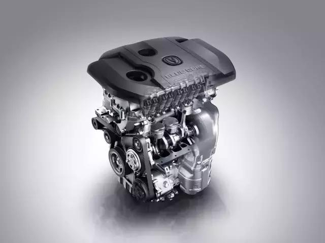 长安V标首款MPV凌轩上市,售价6.79万-8.09万元