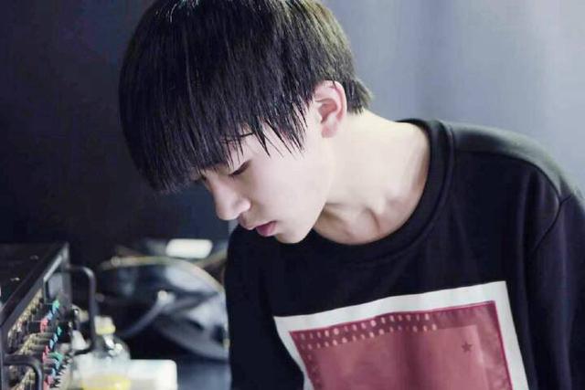 跳出娱乐圈看待易烊千玺