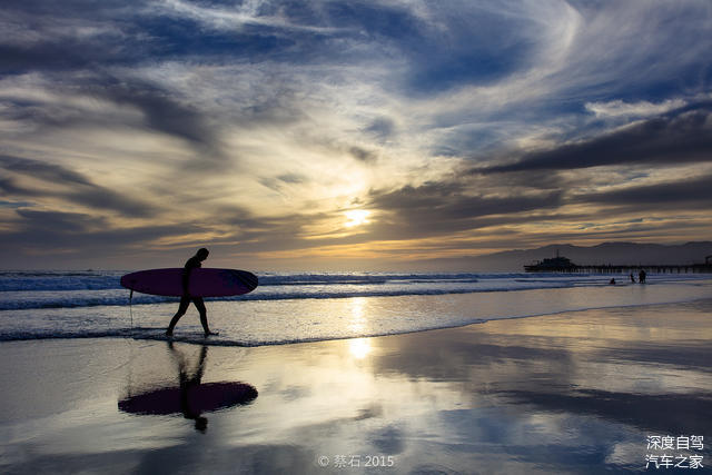 “穿越生命线”美西硬汉之旅第一季《重返66号公路》 圣莫尼卡码头的沙滩日落相当赞,这是离LA最近的沙滩