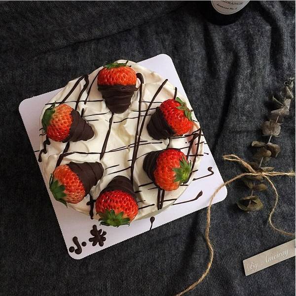 厨友Ameiray 用考维曲系列巧克力做蛋糕装饰