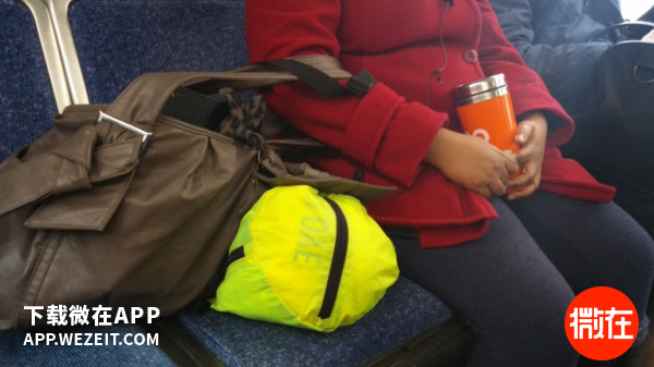 男生岔开双腿坐真是对女性不尊重吗?