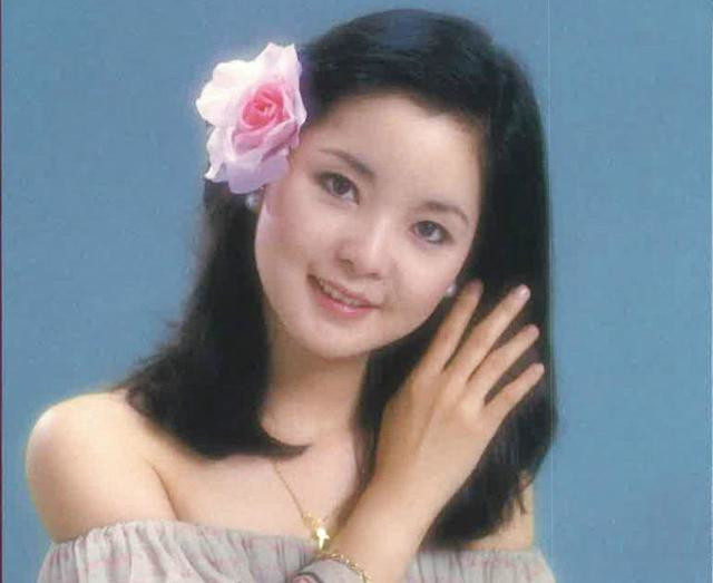 成龙曾自曝与邓丽君在一起,却不给林凤娇房祖名名分