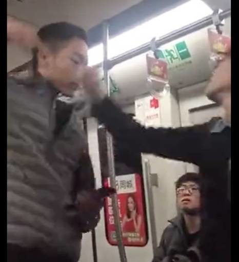 看了 北京地铁渣男视频 ,我想说三道四几句