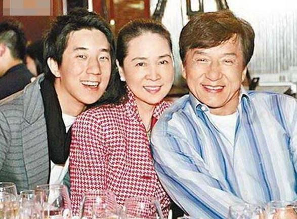 成龙曾自曝与邓丽君在一起,却不给林凤娇房祖名名分