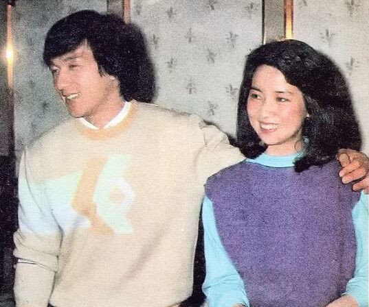 成龙曾自曝与邓丽君在一起,却不给林凤娇房祖名名分