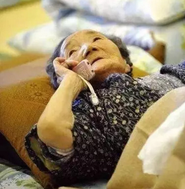 关于人性与爱的25张照片,总有一张触动你的心
