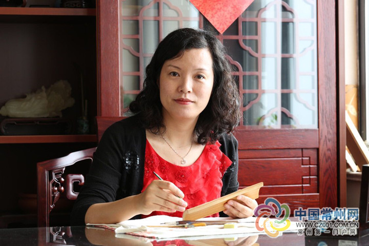 记竹刻家徐敏一家:用艺术熏陶家风