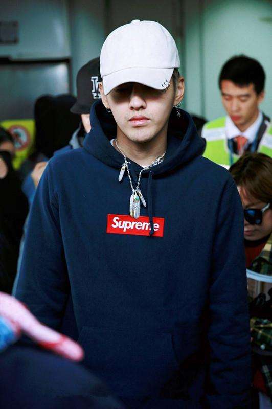 一件衣服走天下运动鞋当拖鞋穿这就是吴亦凡的freestyle