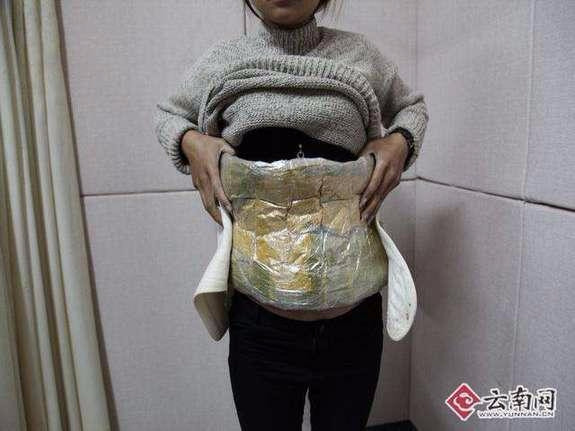 云南两名孕妇腰缠3公斤冰毒趁夜偷运被抓