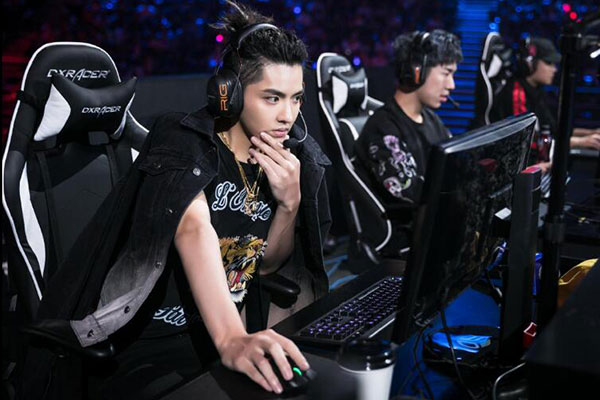 小组赛倒计时2天 吴亦凡为lpl加油!