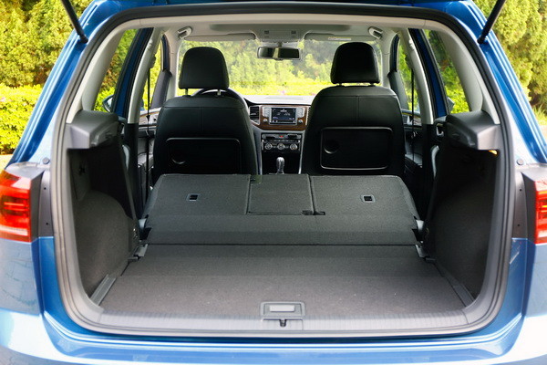高尔夫&middot;嘉旅座椅放倒后行李箱空间