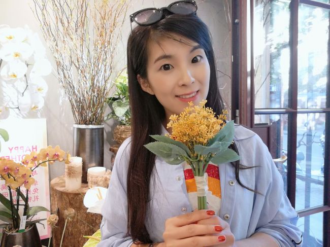 华为最牛美女产品经理成新晋网红教你一招玩转自拍