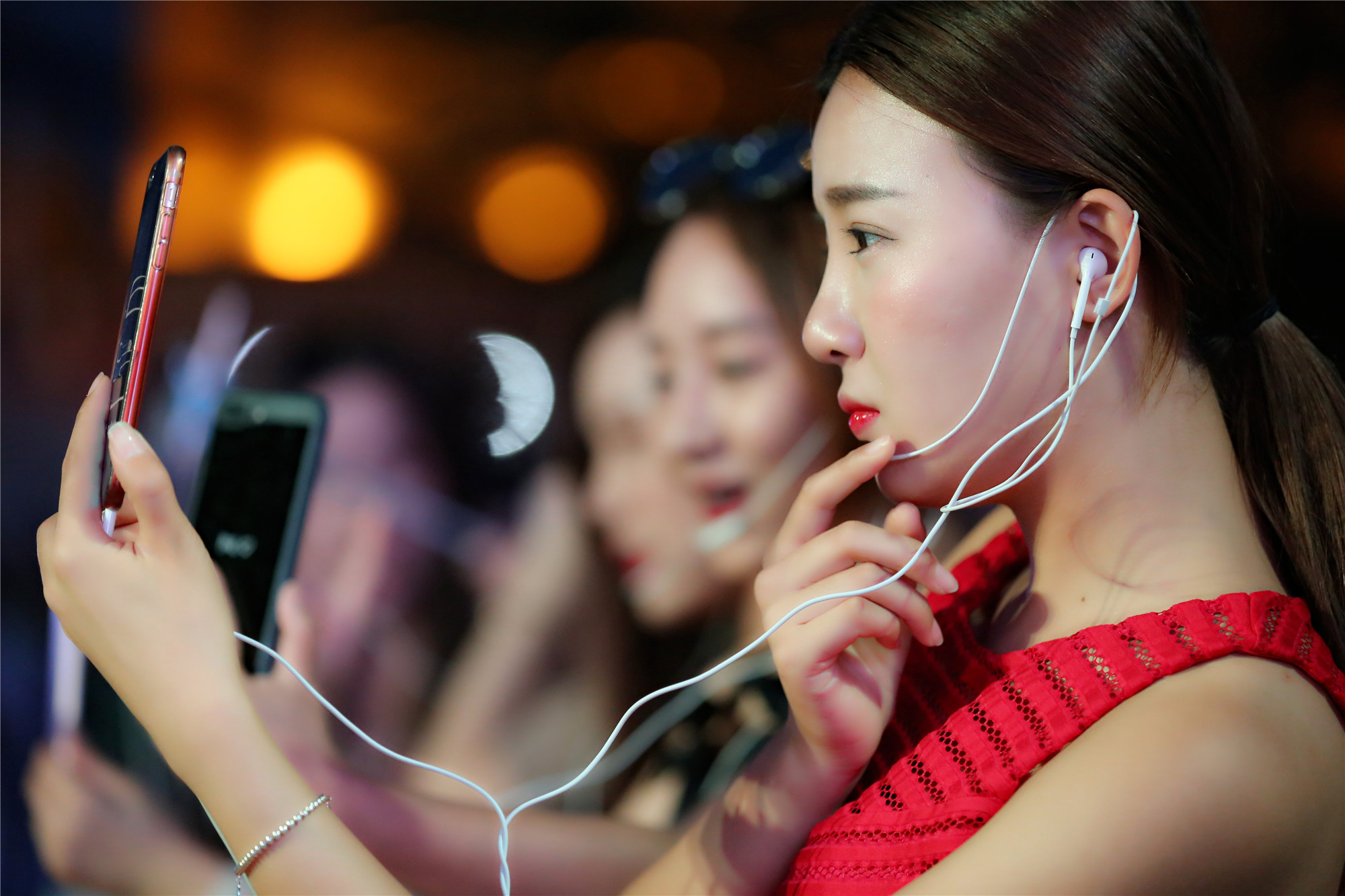 网红直播世界旅游文化小姐大赛 刷爆朋友圈