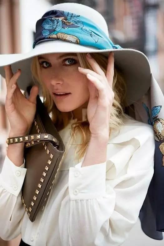 com/玛丽亚·古琦遮阳伞拔草