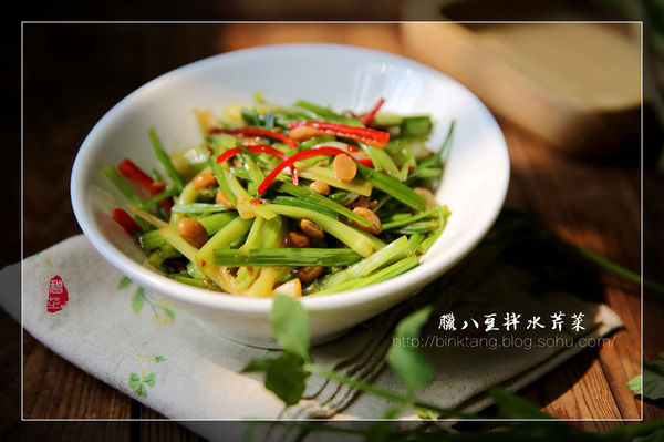 【腊八豆拌水芹菜】"江南春候早,水暖野芹生"