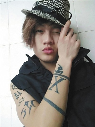 "杀马特教父"罗福兴:留起寸头,回归主流