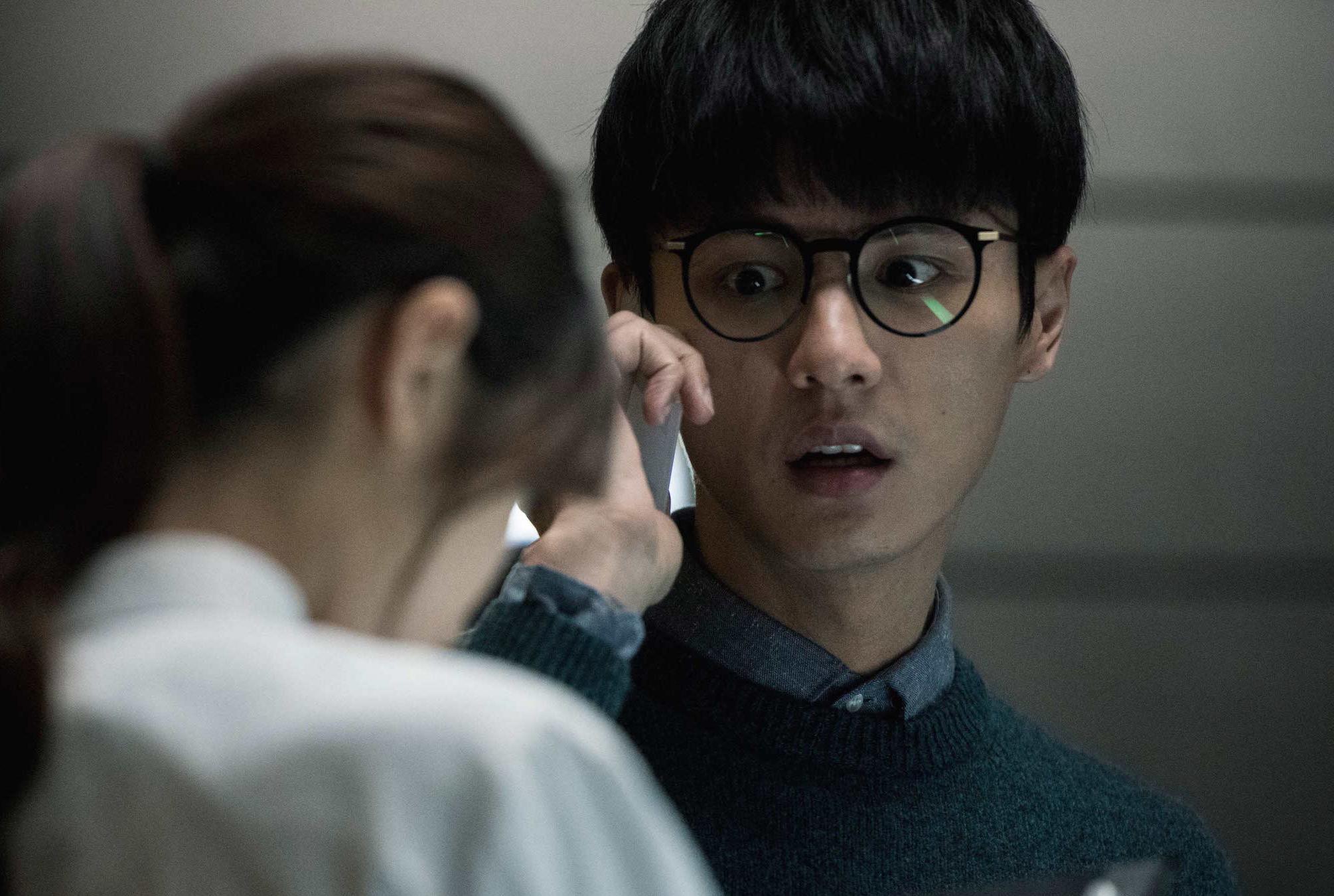 逆时营救发全新剧照刘畅变身呆萌科技宅