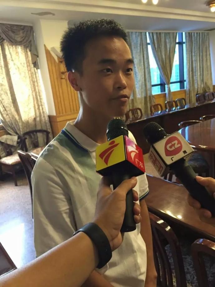 航拍广东排名第一的中学它在广州