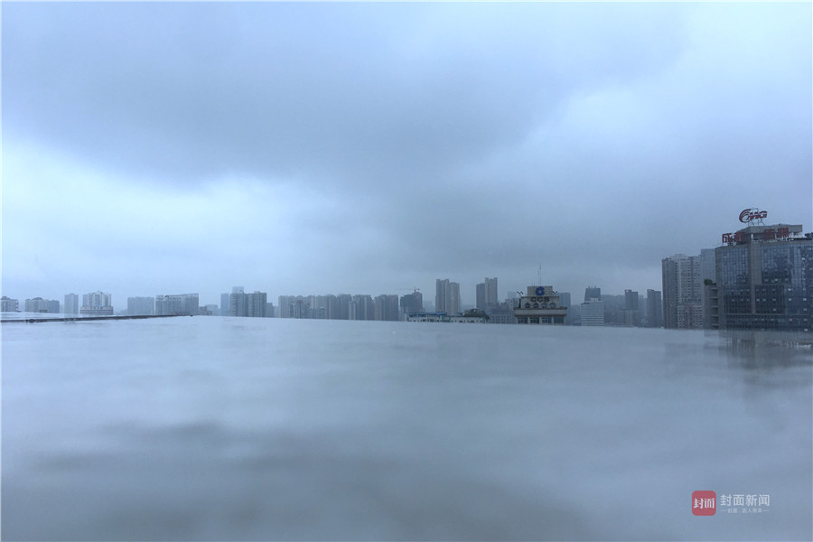 绵绵细雨成都天空飘来一幅水墨画