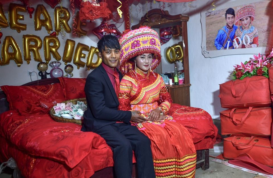 傈僳族婚礼:送亲队伍徒步40里