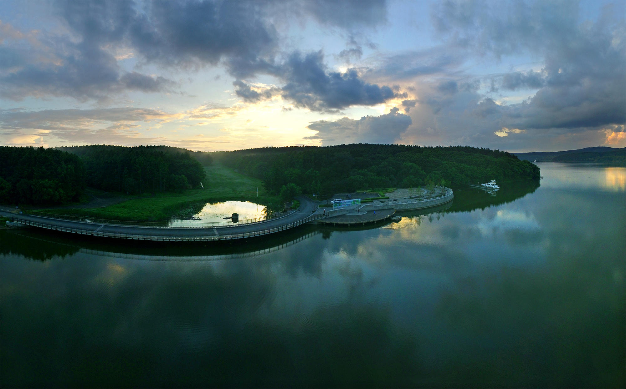 航拍"亚洲之最"的人工林海长春净月潭,被誉为日月潭的姐妹潭