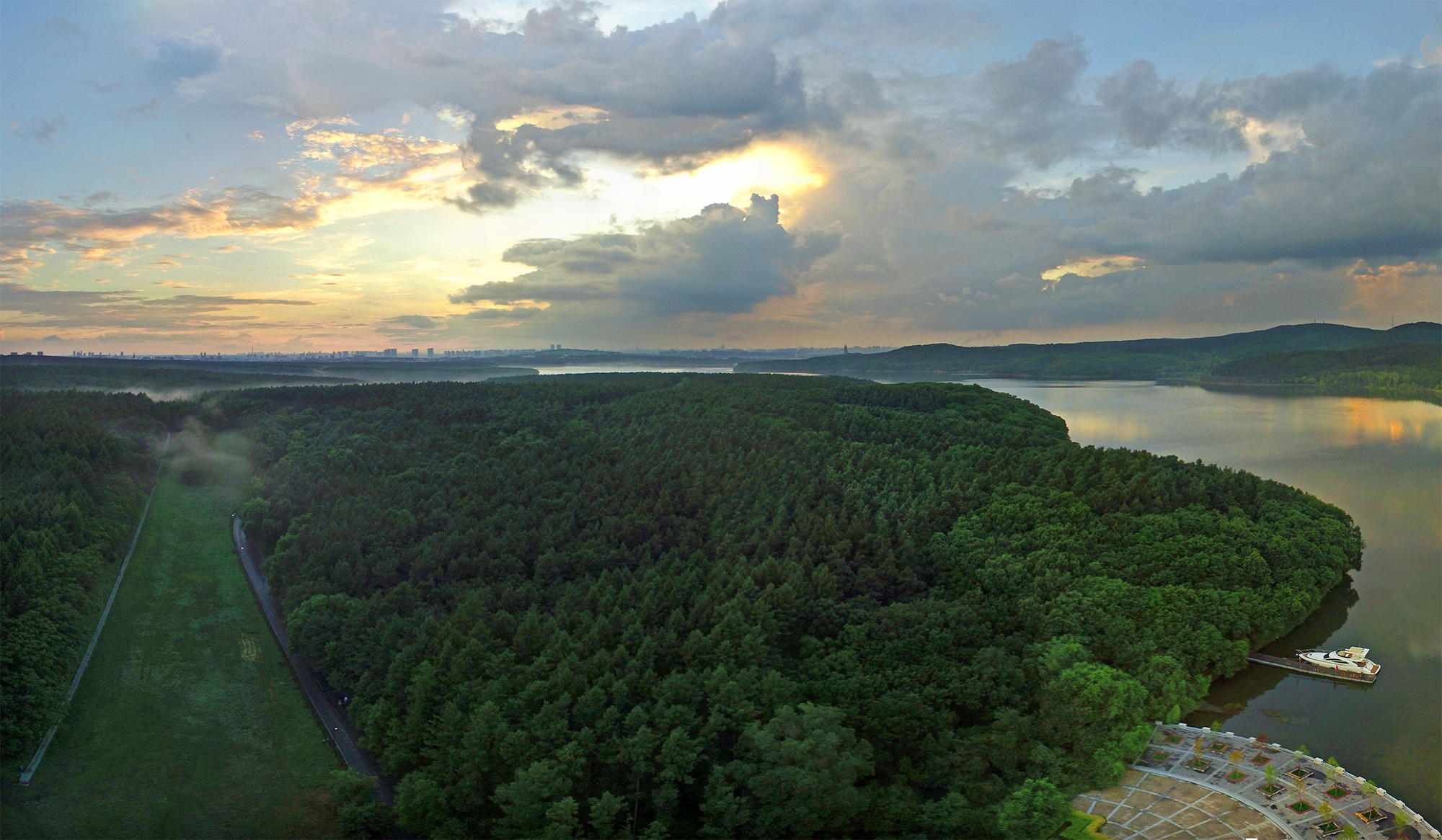 航拍"亚洲之最"的人工林海长春净月潭,被誉为日月潭的姐妹潭