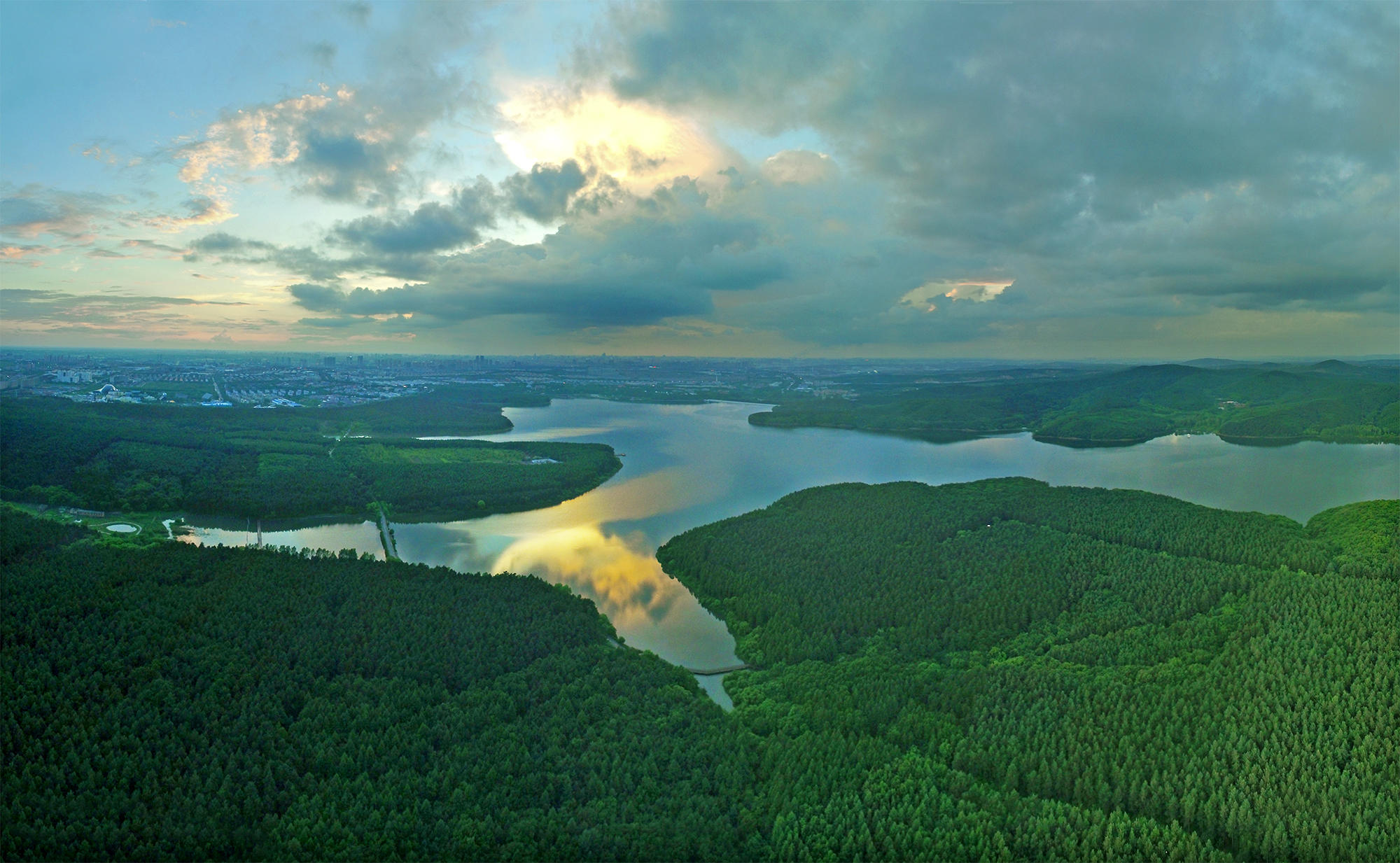 航拍"亚洲之最"的人工林海长春净月潭,被誉为日月潭的姐妹潭