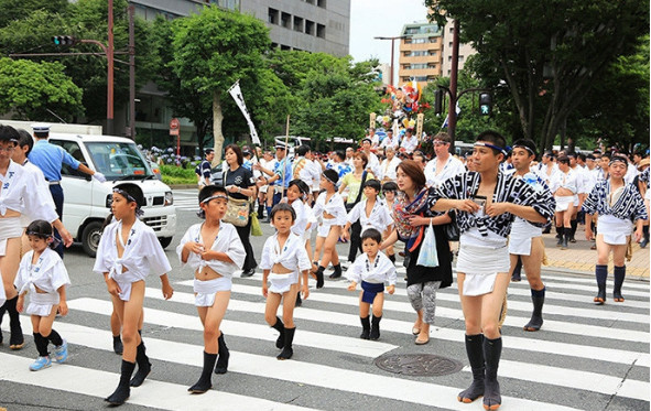 日本的光屁股节实在辣眼睛网友本性难移太疯狂
