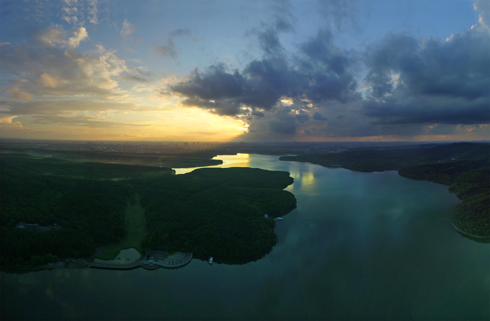 航拍"亚洲之最"的人工林海长春净月潭,被誉为日月潭的姐妹潭