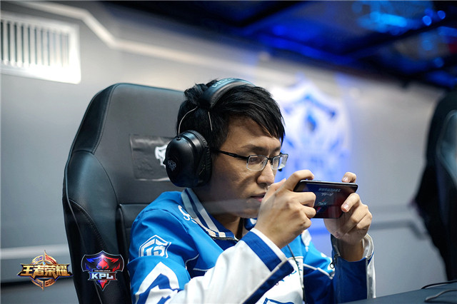 as仙阁发话ag超玩会流泪组合要小心了