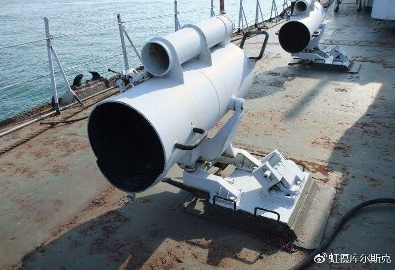 扫雷舰上有2具这种深弹炮,真把深弹打出去那爆炸威力还是非常吓人的